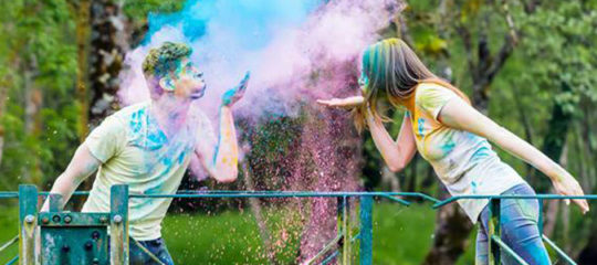 Profitez de la livraison d'Holi France pour commander de la poudre de couleur pas chère