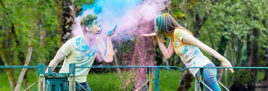 Profitez de la livraison d'Holi France pour commander de la poudre de couleur pas chère